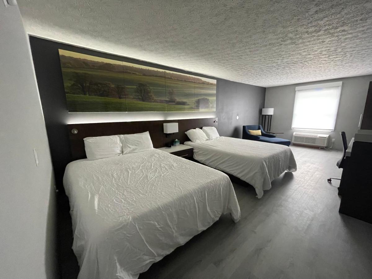 Luxor Inn & Suites, A Travelodge By Wyndham Элкинс Экстерьер фото