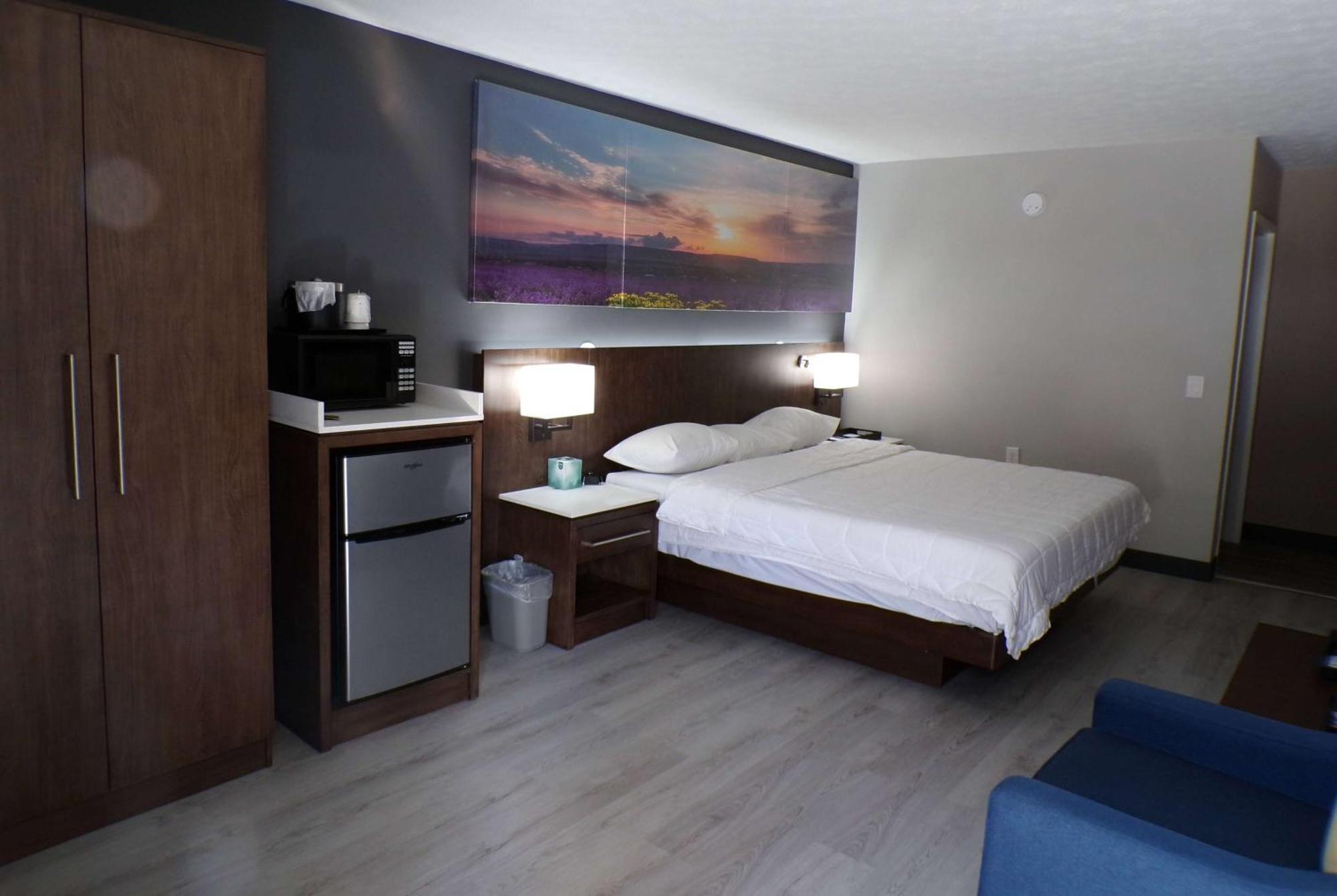 Luxor Inn & Suites, A Travelodge By Wyndham Элкинс Экстерьер фото