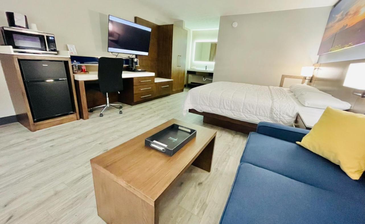 Luxor Inn & Suites, A Travelodge By Wyndham Элкинс Экстерьер фото
