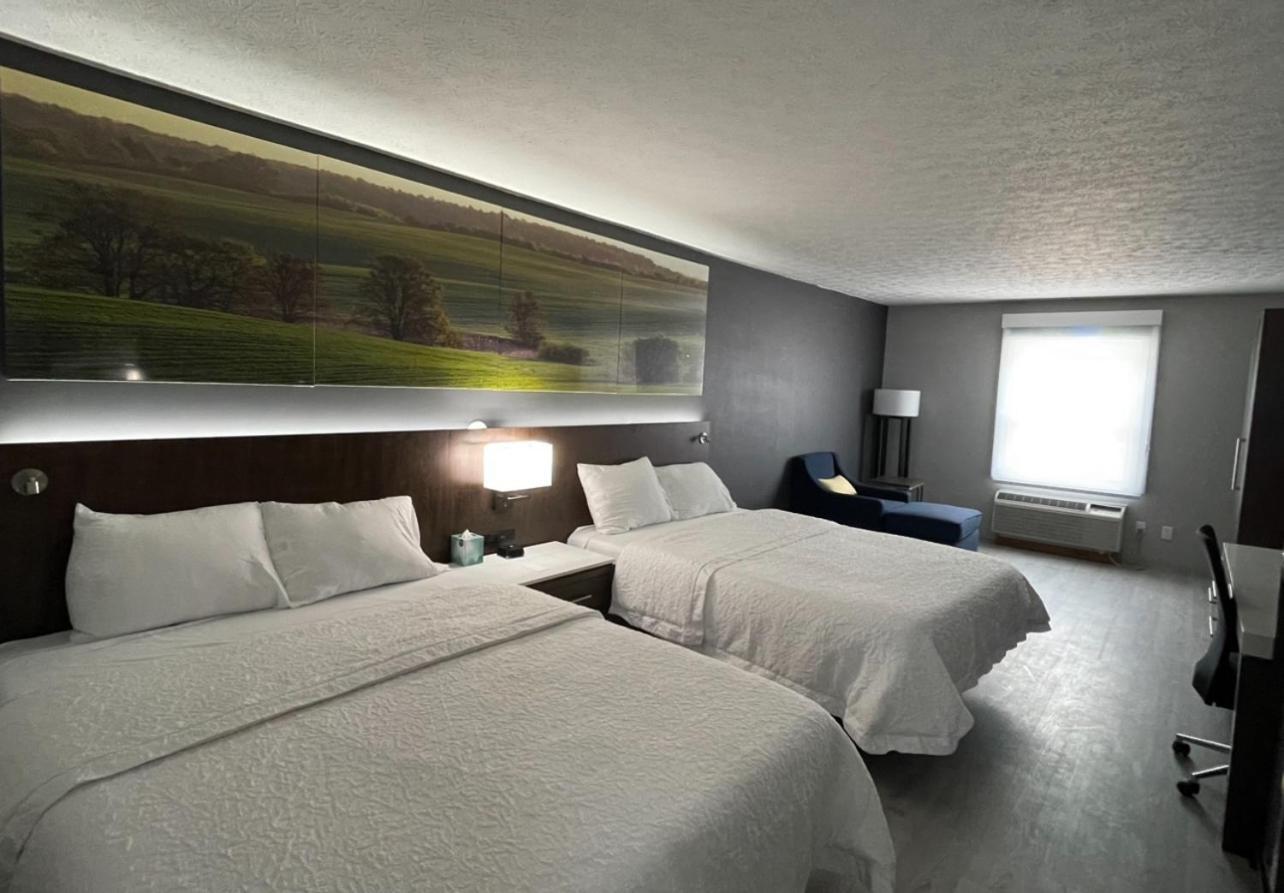 Luxor Inn & Suites, A Travelodge By Wyndham Элкинс Экстерьер фото