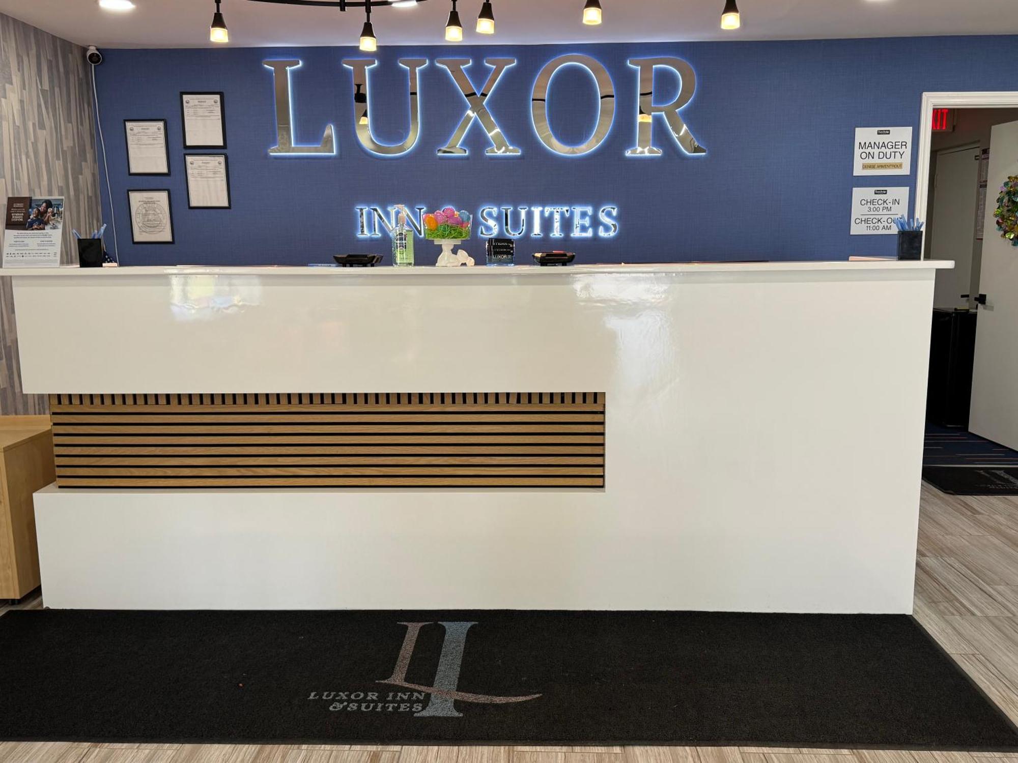 Luxor Inn & Suites, A Travelodge By Wyndham Элкинс Экстерьер фото